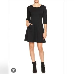 GAP WOMEN'S BLACK FIT AND FLARE DRESS WITH POCKETS SIZE SMALL